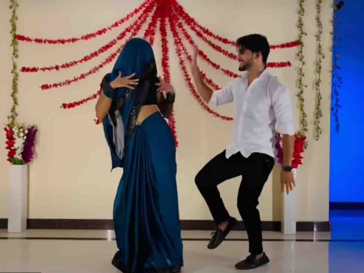 Devar bhabhi viral video: देवर-भाभी के डांस ने लूट ली महफिल, जमकर वायरल हो रहा वीडियो