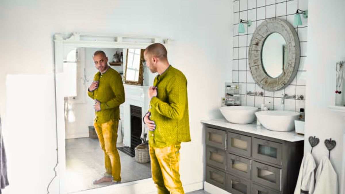 Vastu Tips: चारो और से आएगी खुशियां और समृद्धि आज ही बदले घर में लगे आईने की दिशा इन बातों का रखें खास ध्यान