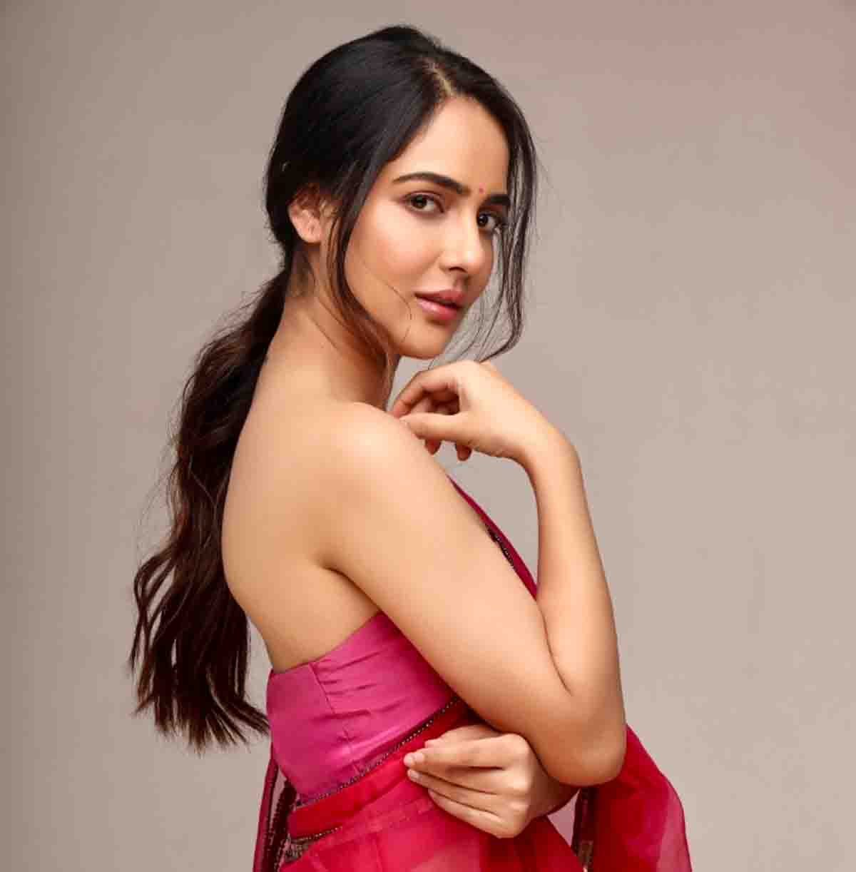 Malvi Malhotra: इस मूवी से साउथ फिल्म इंडस्ट्री में धमाका करेंगी एक्ट्रेस मालवी मल्होत्रा