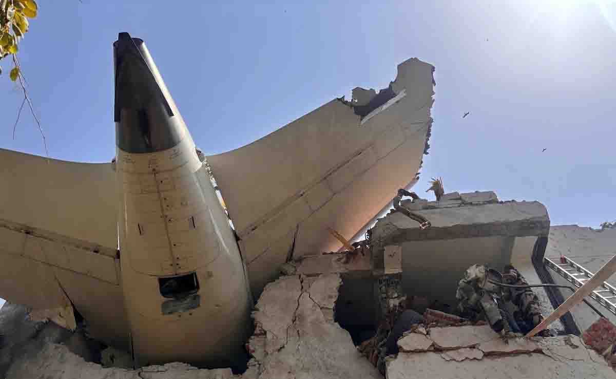 Ahmedabad plane crash video: चमत्कार… विमान हादसे में एक यात्री जिंदा बचा, खौफनाक मंजर का एक और वीडियो आया सामने