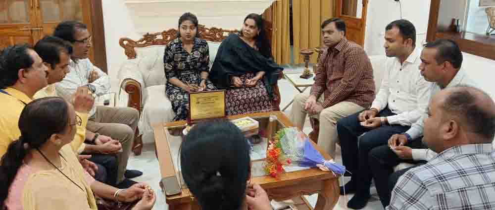 Pride of Betul: बस ड्राइवर की बेटी त्रिशा तावड़े ने रचा इतिहास, नेशनल मेरिट लिस्ट में आया नाम