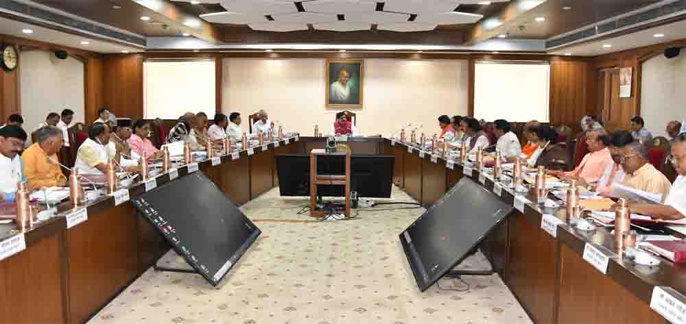 MP cabinet meeting: एमपी में 2 नए पॉवर प्लांट मंजूर, हेलीकॉप्टर सेवा को भी कैबिनेट की हरी झंडी