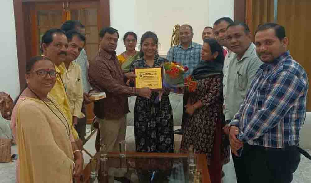 Pride of Betul: बस ड्राइवर की बेटी त्रिशा तावड़े ने रचा इतिहास, नेशनल मेरिट लिस्ट में आया नाम