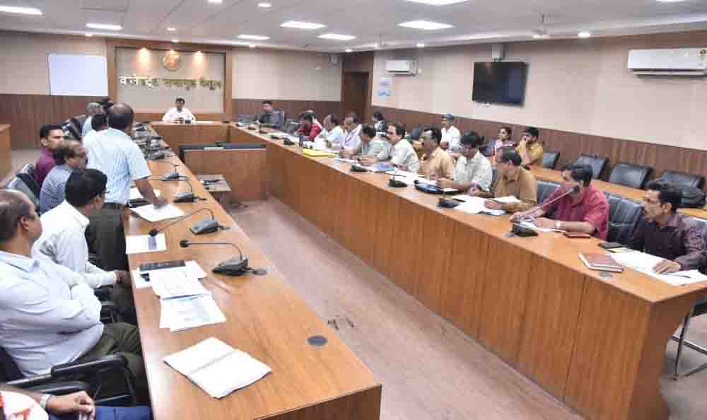 Betul Collector Action: कलेक्टर का सख्त एक्शन: बीईओ सस्पेंड, बीआरसी को नोटिस, ई-अटेंडेंस न लगाने पर शिक्षकों का वेतन कटेगा