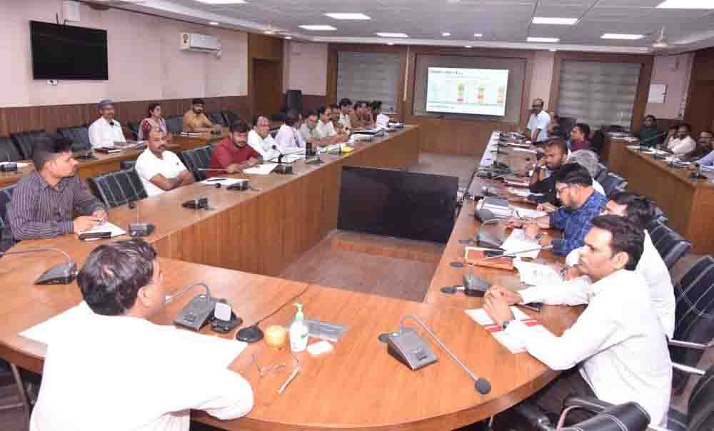 Betul News Today: कलेक्टर का ताबड़तोड़ एक्शन जारी… जीएसटी ऑफिसर निलंबित, लेबर इंस्पेक्टर का रोका जाएगा वेतन