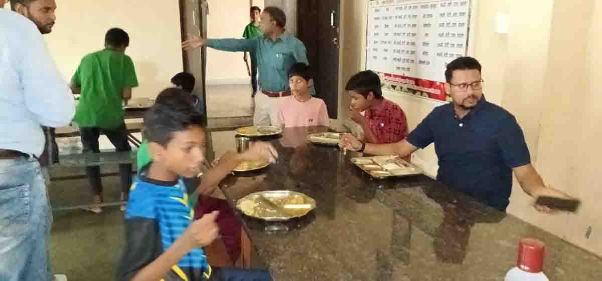 Eklavya School Update: एकलव्य स्कूल का मेस ठेका होगा निरस्त, जुर्माना भी लगेगा, नर्स-काउंसर की सेवाएं होगी समाप्त