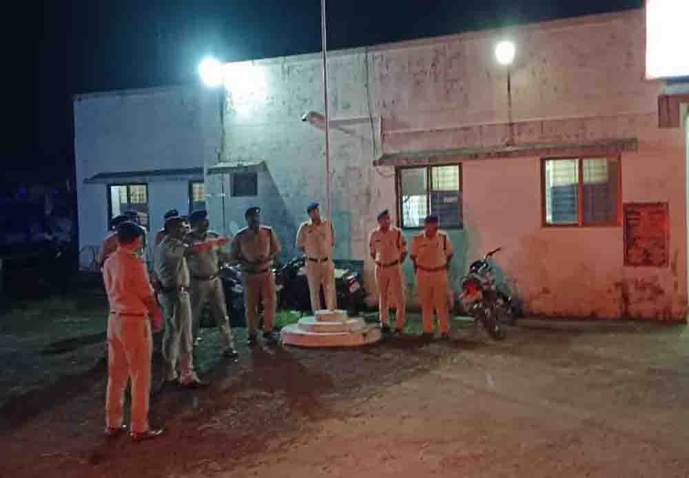 Betul SP Inspection: आधी रात को पुलिस थानों में पहुंचे एसपी वीरेंद्र जैन, औचक निरीक्षण में मिली यह स्थिति