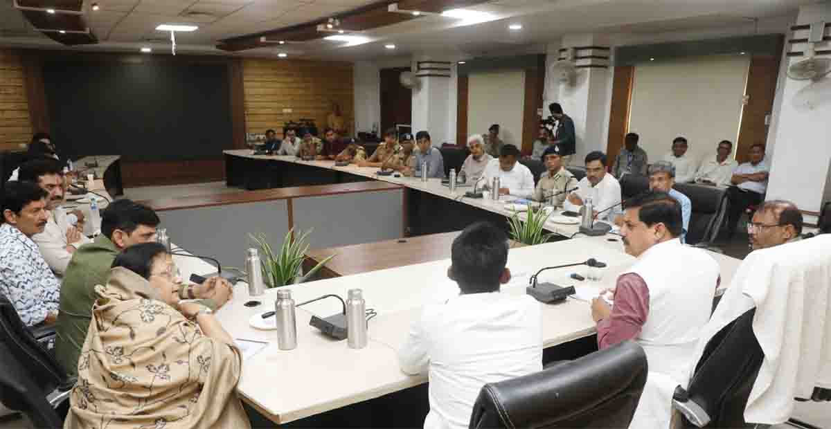 Indore Road Accident: इंदौर सड़क हादसा; सीएम का बड़ा एक्शन, डिप्टी कमिश्रर अटैच, 8 अफसर-कांस्टेबल सस्पेंड