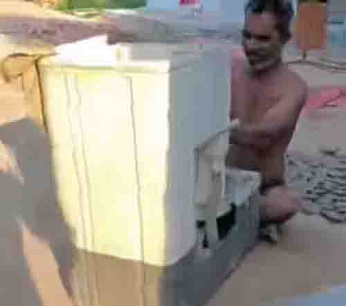 washing machine jugad viral video: वॉशिंग मशीन का देखा नहीं होगा ऐसा इस्तेमाल, नजारा देख खुली की खुली रह गईं आंखें