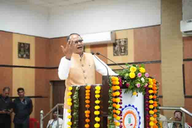 Krishi Yantra 2025: किसानों के लिए खुशखबरी, आ गया बैटरी से चलने वाला स्प्रेयर और पौधे रोपने वाली मशीन