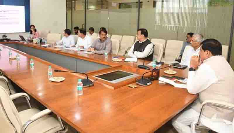 Coldref Syrup Case Chhindwara: कोल्ड्रिफ सिरप मामले में बड़ा एक्शन, दो ड्रग इंस्पेक्टर और डिप्टी डायरेक्टर सस्पेंड, कंट्रोलर का ट्रांसफर