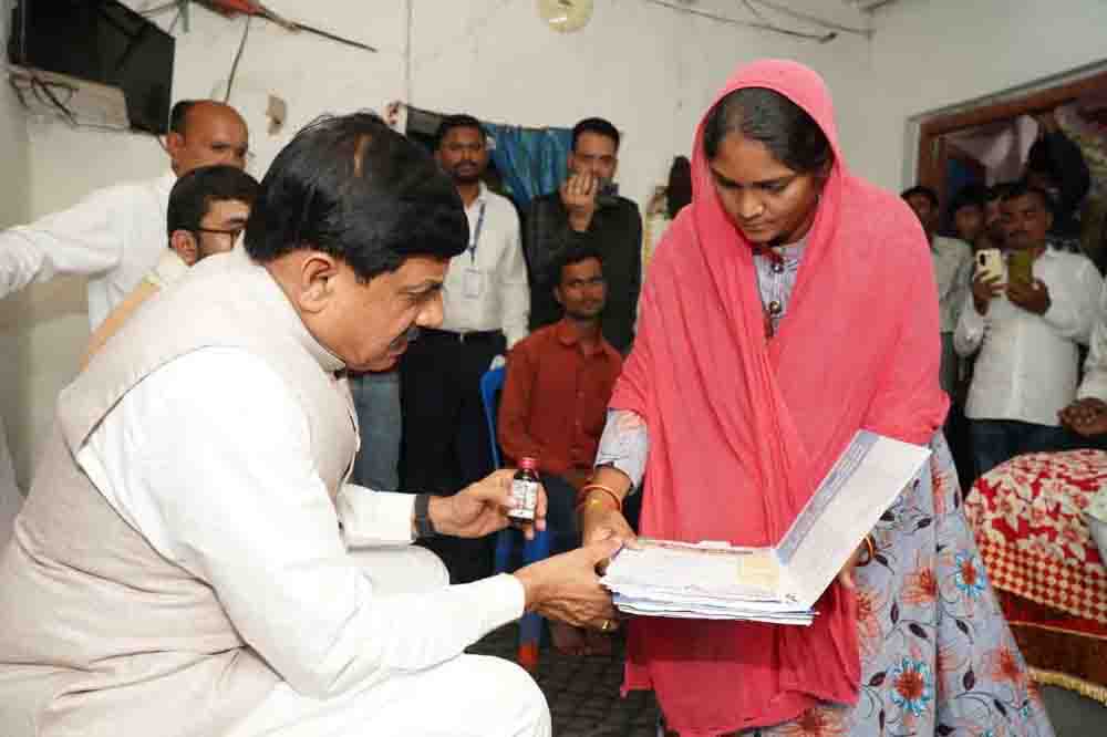 Coldref Syrup Case Chhindwara: कोल्ड्रिफ सिरप मामले में बड़ा एक्शन, दो ड्रग इंस्पेक्टर और डिप्टी डायरेक्टर सस्पेंड, कंट्रोलर का ट्रांसफर