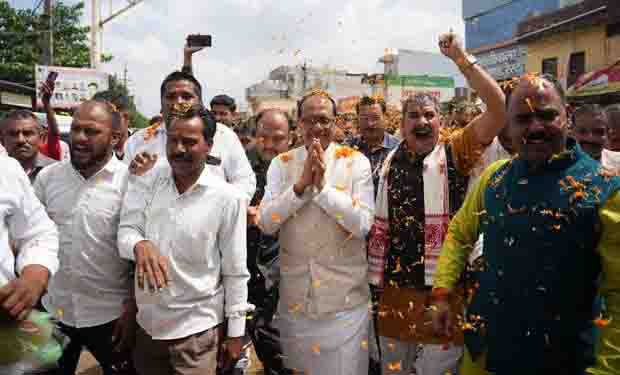 PM Awas Yojana: अब इन लोगों को भी पीएम आवास योजना का मिलेगा लाभ, शिवराज सिंह का बड़ा ऐलान