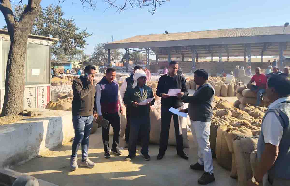 Betul Mandi Action: बैतूल मंडी में बड़ी कार्रवाई: व्यापारियों पर 5.83 लाख का जुर्माना, भावांतर पोर्टल 3 दिन रहेगा बंद