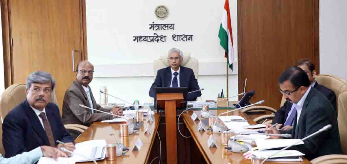 CS Anurag Jain action on collectors: कलेक्टरों की परफॉर्मेंस पर CS अनुराग जैन सख्त, कमजोर जिलों को चेतावनी, सुधार नहीं तो कार्रवाई तय