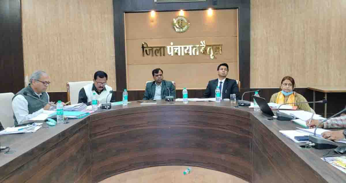 Betul Health Department Action: बैतूल में बड़ा एक्शन: स्वास्थ्य सेवाओं में लापरवाही पर निलंबन, नोटिस और वेतन कटौती की एक साथ कार्रवाई, मचा हड़कंप