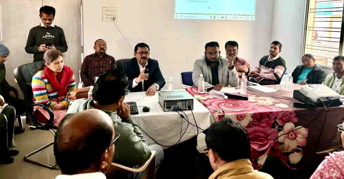 Betul Administration Action: अवैध कॉलोनियों को लेकर कलेक्टर सख्त, दिए यह निर्देश; सीएमएचओ ने थमाए 4 को शोकॉज नोटिस