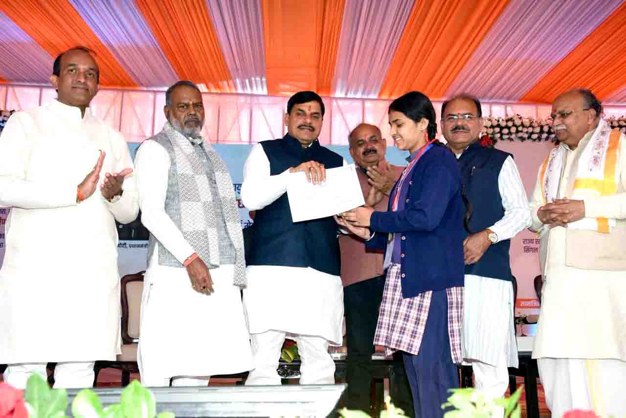 MP Pension Scheme Payment: पेंशनरों को मिली बड़ी सौगात, मुख्यमंत्री डॉ. यादव ने खातों में पहुंचाए 327.15 करोड़ रुपये, इंतजार हुआ खत्म