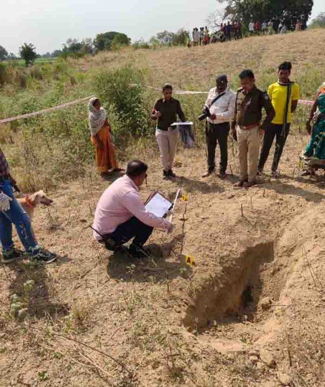 Betul Double Murder Case: बैतूल में डबल मर्डर से सनसनी: युवती को गड्ढे में गाड़ा, बैतूल में डबल मर्डर से सनसनी: युवती को गड्ढे में गाड़ा, छिंदवाड़ा के विशेष सशस्त्र बल के जवान की पत्थर मारकर हत्या