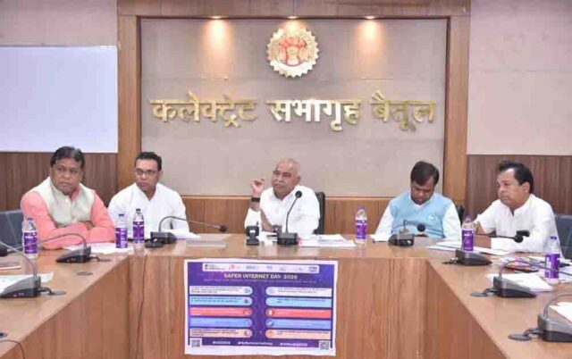 Betul News Today: मेंटेनेंस में भी बदहाल PMGSY सड़कें: बैठक में हेमंत खंडेलवाल हुए खफा, ठेकेदारों पर कार्रवाई के निर्देश