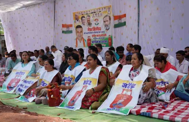 Betul Congress Protest Gas Crisis: बैतूल में महंगाई और गैस संकट को लेकर कांग्रेस का प्रदर्शन, खाली सिलेंडर के साथ सरकार पर साधा निशाना