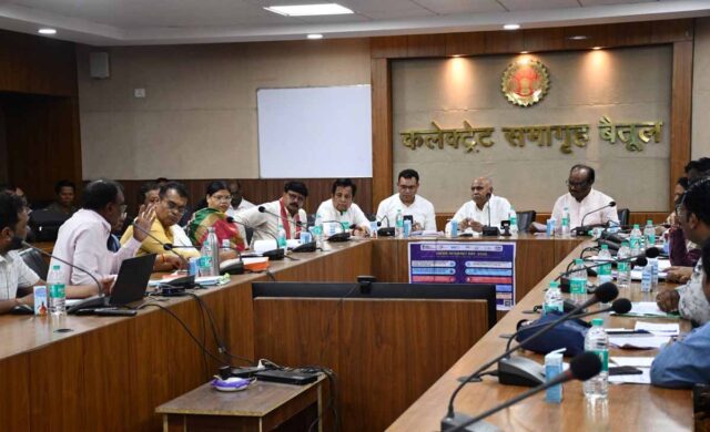 Betul Wheat Procurement: बैतूल में गेहूं-चना खरीदी पर सख्ती: बाहरी आवक रोकने के निर्देश, किसानों की सुविधा पर जोर