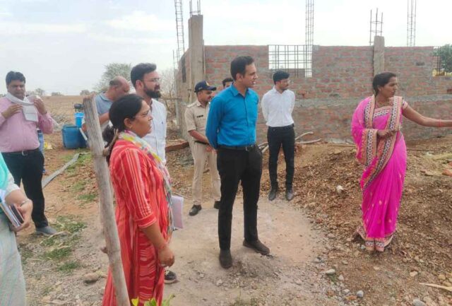 Collector Inspection Betul: अधूरे निर्माण कार्य देख नाराज हुए कलेक्टर, गांवों के निरीक्षण में कई खामियां उजागर, कार्रवाई की चेतावनी