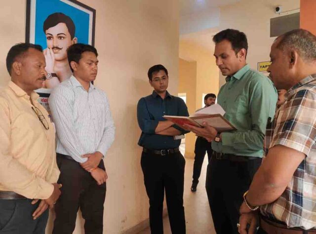 Betul Collector Inspection : कलेक्टर का सख्त रूख: बीईओ, वार्डन और प्रबंधक को थमाया जाएगा नोटिस, भीमपुर दौरे में खामियां