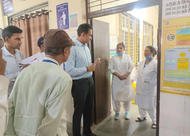 Betul Today News: शाहपुर दौरे में कलेक्टर सोनवणे सख्त, लंबित मामलों पर चेतावनी, सहायक आयुक्त से मांगा जवाब