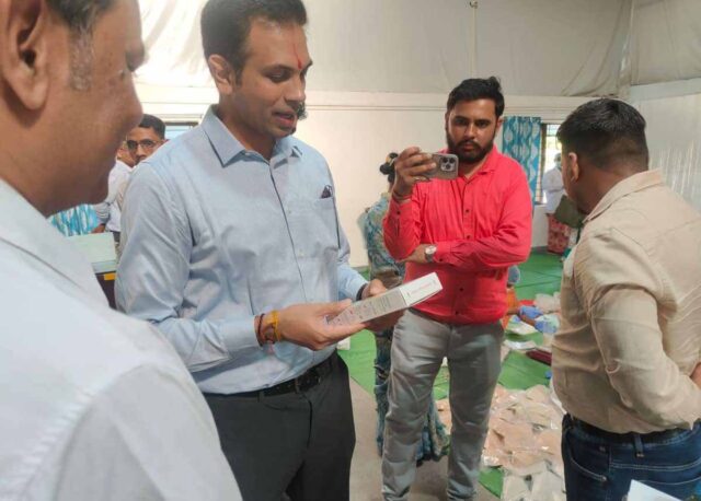 Betul Today News: शाहपुर दौरे में कलेक्टर सोनवणे सख्त, लंबित मामलों पर चेतावनी, सहायक आयुक्त से मांगा जवाब