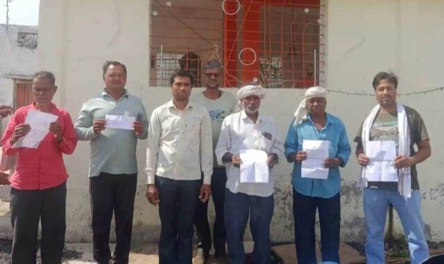 Multai Farmer Fraud Case: मुलताई में किसानों से 20 लाख की ठगी, फसल खरीदकर फरार हुआ आरोपी, अफसरों से शिकायत  