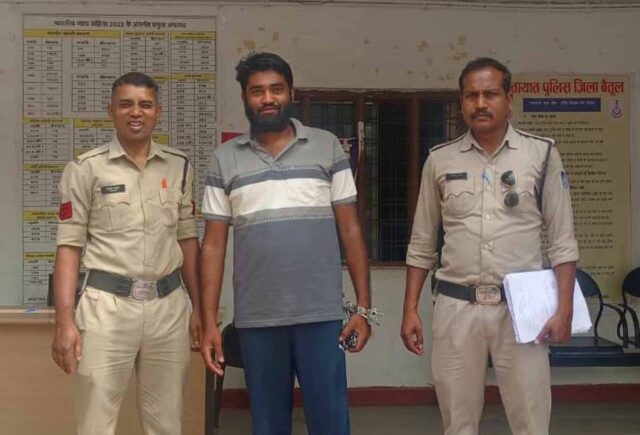Betul murder case: पूर्व CRPF जवान की खेत विवाद में हत्या, बैतूल पुलिस ने फरार तीसरा आरोपी पकड़ा