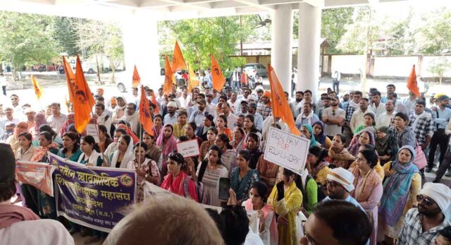 Outsourcing Employees Protest: बैतूल में आउटसोर्स कर्मचारियों का प्रदर्शन, अलग कानून और निगम गठन की उठी मांग