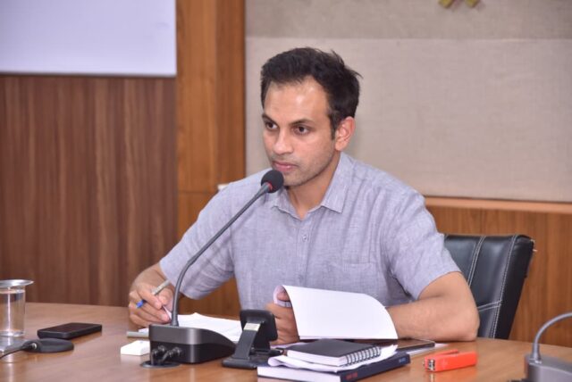 Betul Labour Pension: बैतूल में श्रमिकों को हर माह 3000 रुपये पेंशन; नल जल योजनाओं और पानी को लेकर कलेक्टर सख्त