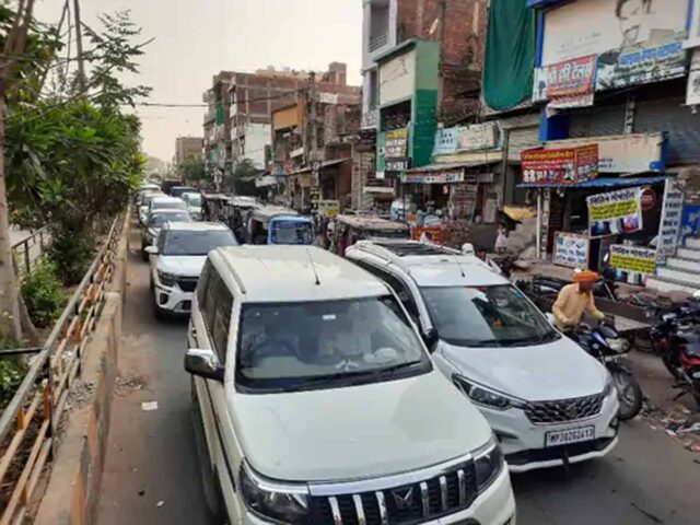 MP Vehicle Rally Action: 700 गाड़ियों के काफिले पर सरकार सख्त, पाठ्य पुस्तक निगम अध्यक्ष के अधिकार छीने; किसान मोर्चा अध्यक्ष की नियुक्ति भी रद्द
