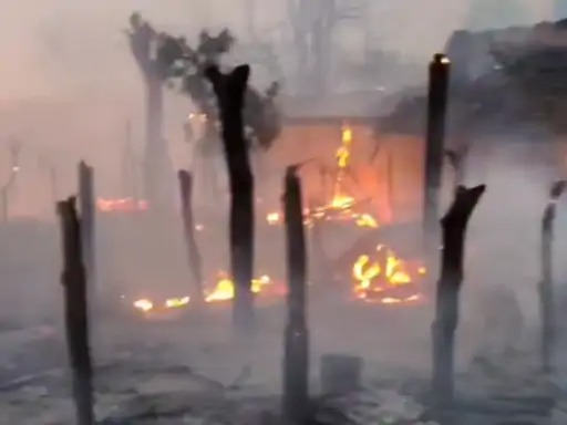 Betul Fire Incident: बैतूल के बर्राढाना में आग का तांडव, 10 घर जलकर खाक, कलेक्टर पहुंचे मौके पर