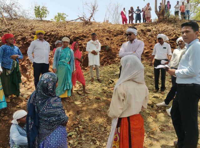 Betul Collector Action: राशन में गड़बड़ी, मजदूरी भुगतान में देरी… बैतूल कलेक्टर ने मौके पर लिया बड़ा एक्शन