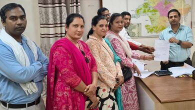 Guest Teacher Protest: अतिथि शिक्षकों ने कहा- वरिष्ठता का मिले लाभ, नए रजिस्ट्रेशन पर लगे रोक
