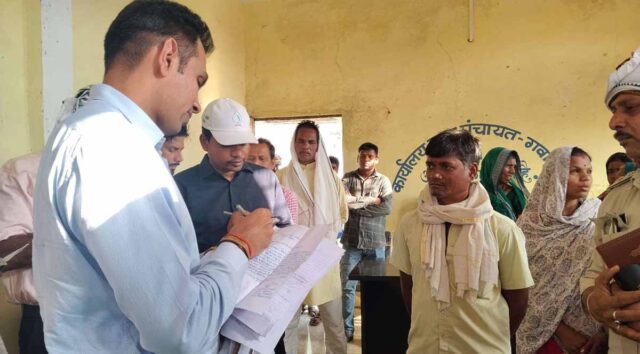 Betul Collector Action: बैतूल कलेक्टर का एक्शन मोड, सचिव निलंबित, वेतन वृद्धि रोकी और कई कर्मचारियों को थमाए नोटिस