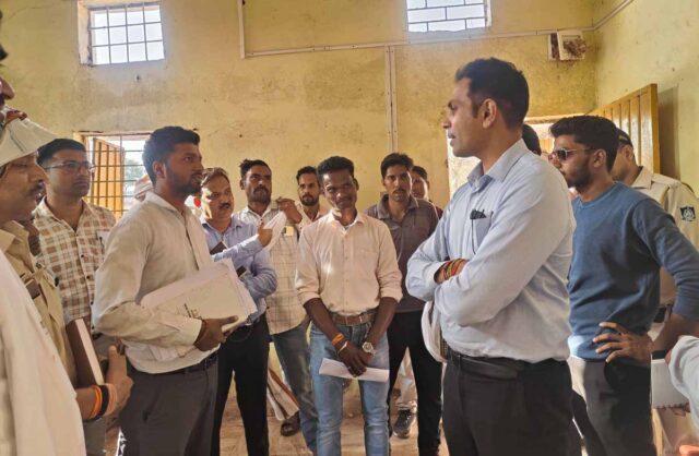 Betul Collector Action: बैतूल कलेक्टर का एक्शन मोड, सचिव निलंबित, वेतन वृद्धि रोकी और कई कर्मचारियों को थमाए नोटिस