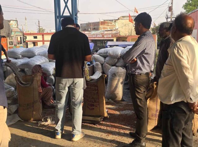 Chana Procurement Scam: चना खरीदी केंद्र में बड़ा खेल उजागर, किसानों की शिकायत के बाद प्रभारी निलंबित