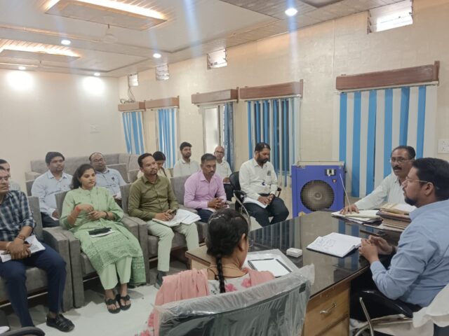 Water Supply Review: हैंडपंप और नल-जल योजनाओं का निरीक्षण, एसडीएम बोले- लापरवाही नहीं होगी बर्दाश्त