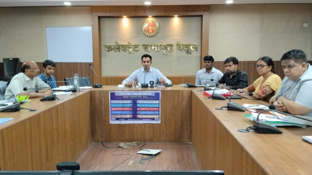 Betul Collector Meeting: बैतूल में कलेक्टर का सख्त रवैया: लापरवाही पर होगा जुर्माना, बिना अनुमति मुख्यालय छोड़ा तो कार्रवाई तय