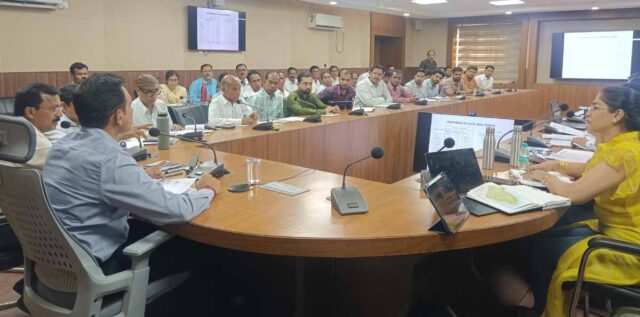 Betul Health Department Review: बैतूल में स्वास्थ्य सेवाओं पर कलेक्टर सख्त, टीकाकरण में लापरवाही पर निलंबन के निर्देश