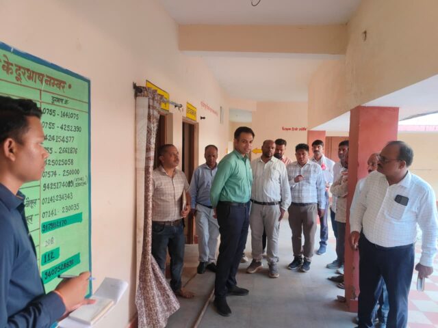 Betul Collector Inspection: बैतूल में कलेक्टर का बड़ा एक्शन: नोटिस, निलंबन और मौके पर समाधान के निर्देश