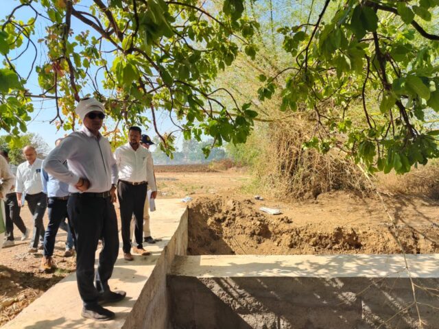Betul Development Inspection: बैतूल में कलेक्टर का बड़ा एक्शन: जर्जर सड़क और घटिया निर्माण पर होगी वसूली, अधिकारियों पर गिरी गाज