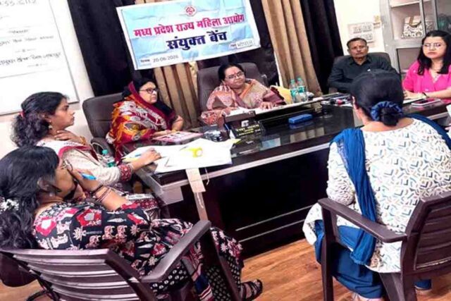 State Womens Commission: 18 साल की शादी के बाद पत्नी ने छोड़ा साथ, महिला आयोग की जनसुनवाई में सामने आया चौंकाने वाला मामला