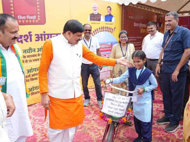 Madhya Pradesh News: मुख्यमंत्री मोहन यादव ने दी 163 करोड़ की विकास सौगात, किसानों और महिलाओं के लिए किए बड़े ऐलान