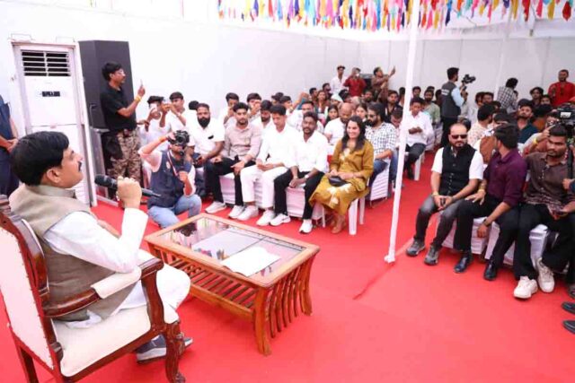 MP Balram Krishi Mahotsav: सीएम मोहन यादव की किसानों के लिए बड़ी घोषणाएं: डेयरी अनुदान, फूड प्रोसेसिंग, दिन में बिजली और आधुनिक मंडी का वादा