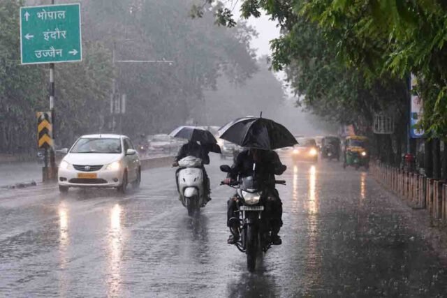 Madhya Pradesh Heavy Rain Alert: मौसम विभाग की बड़ी चेतावनी, मध्य प्रदेश के कई जिलों में अति भारी बारिश और तेज हवाओं का अलर्ट